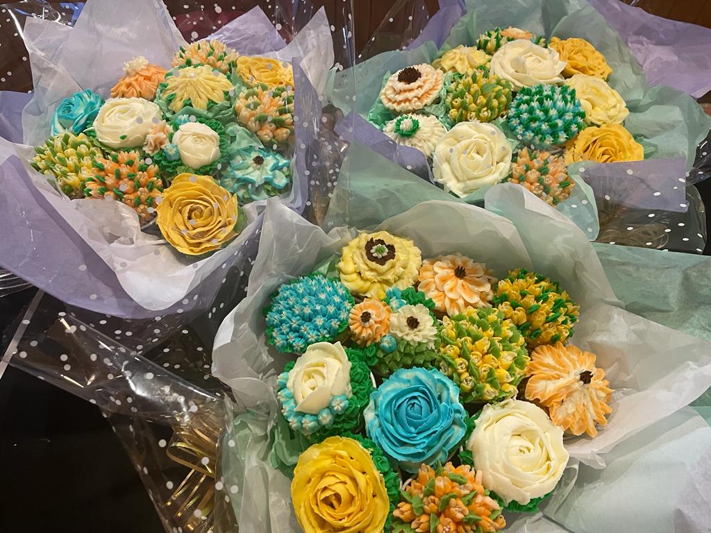 cupcake bouquet for baby shower, birthdays