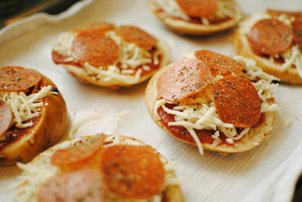 pizza bagel